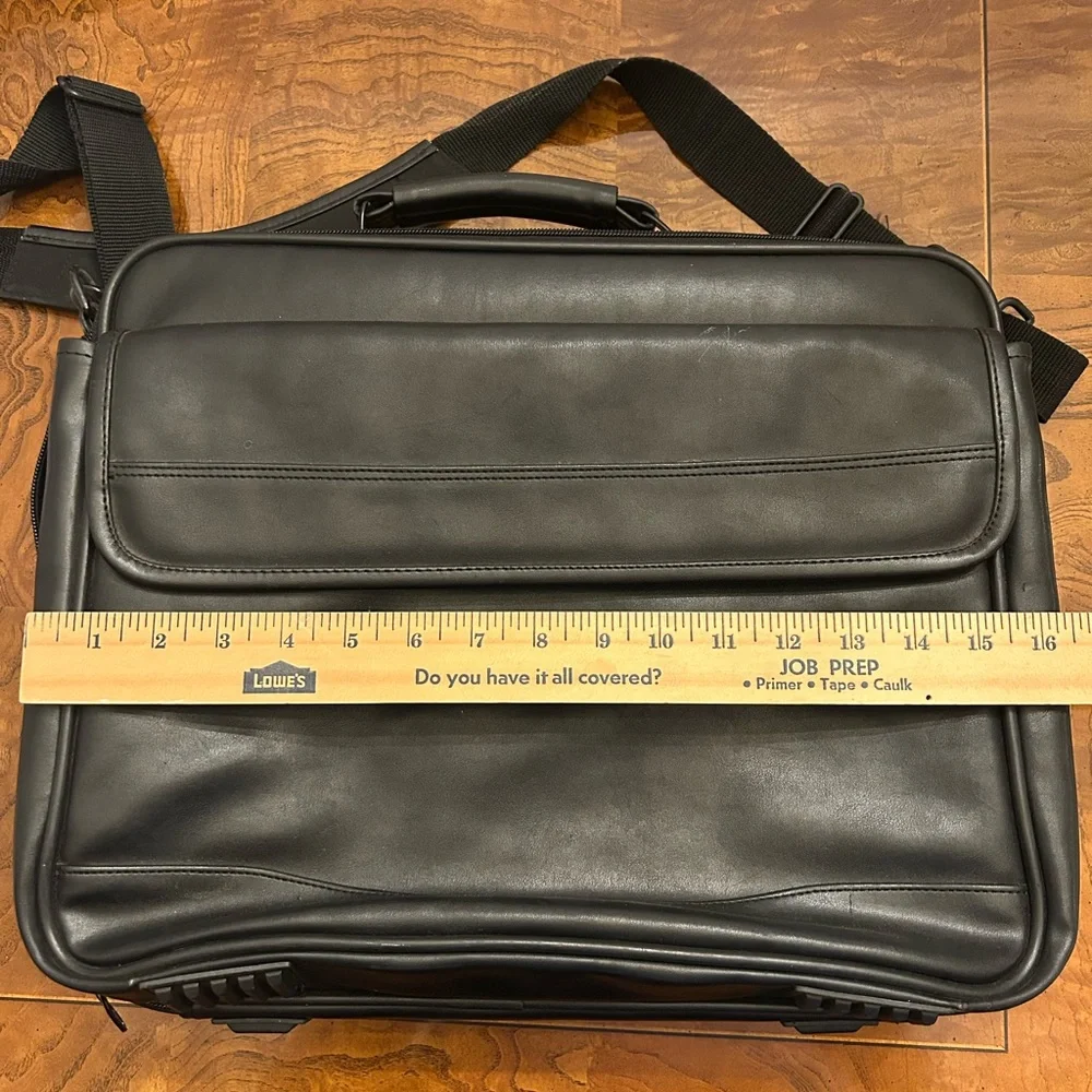 Targus SafePort Laptop Briefcase Black Messenger Work Bag
